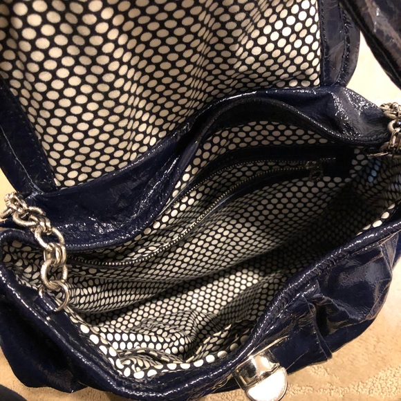 MARC JACOBS Crinkled Patent Leather Shoulder Bag - Picture 4 of 5